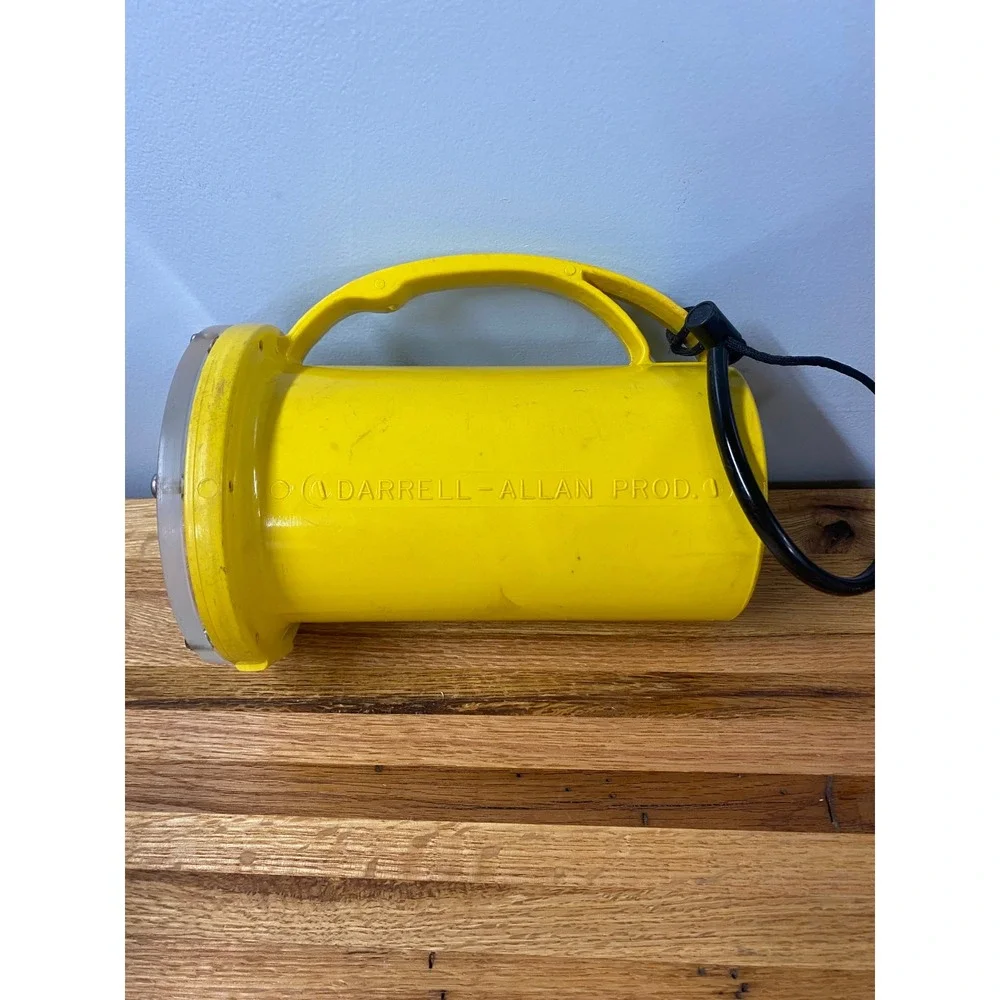 Vintage Darrell-Allan Sport-Diver 250 Underwater Scuba Flashlight Yellow USA